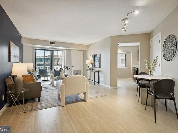 3rd image of 900 Stafford St #1608
