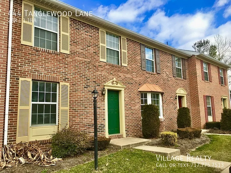 444 Tanglewood Ln — Photo 3