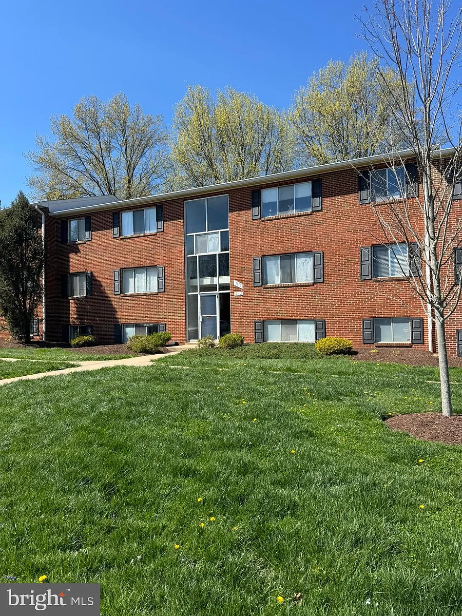 Building Photo - 3876 Shadywood Dr #8