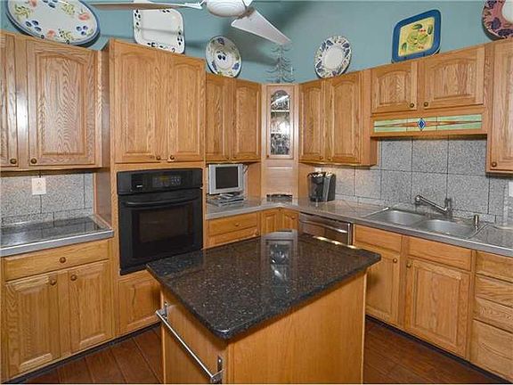 3rd image of 115 Circle Dr