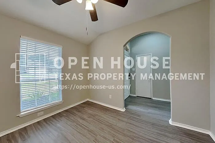 3 bed, 2.0 bath, 1770 sqft, $1,950 — Photo 3