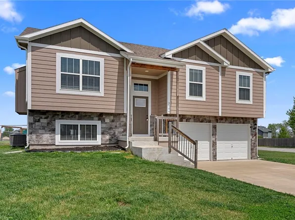 3106 Katy Trail Dr, Harrisonville, MO 64701