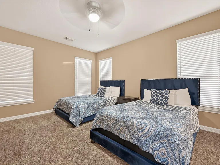 21103 Falcon Creek Ct — Photo 45