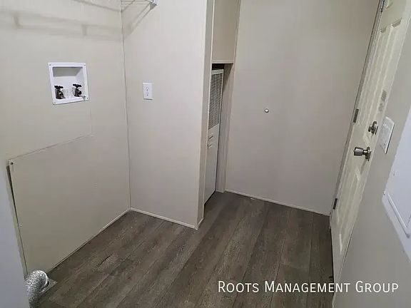 5th image of 2000 Driftwood St #2000D
