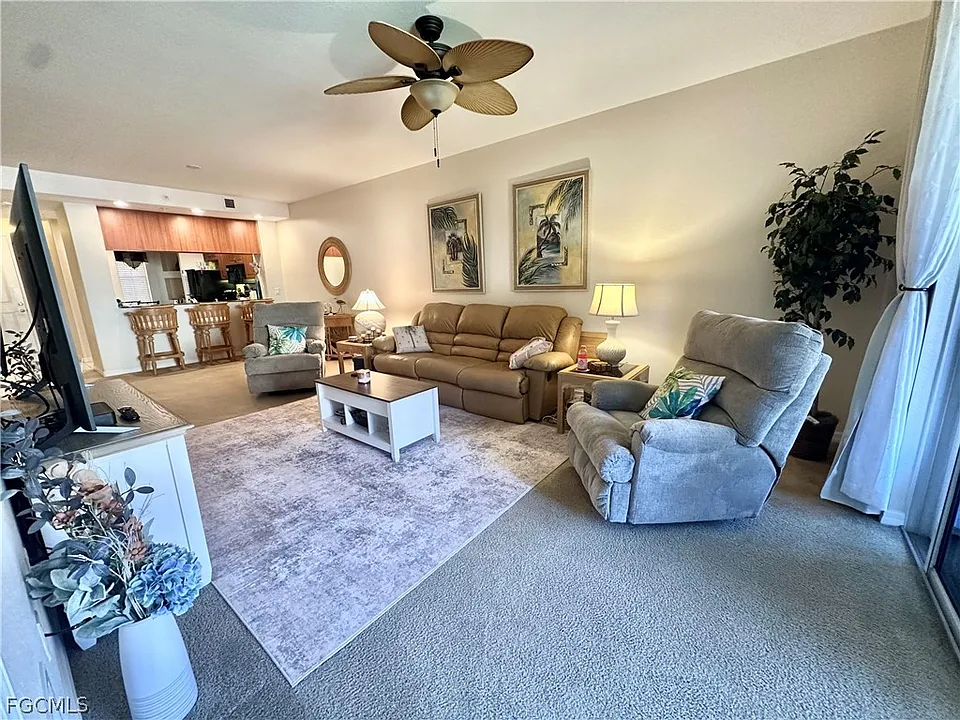 1133 Van Loon Commons Cir #203