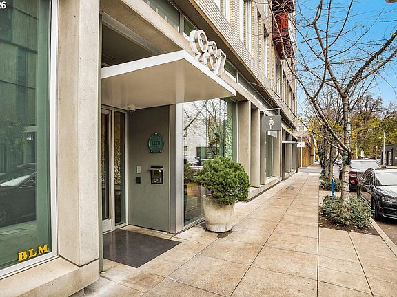 3rd image of 937 NW Glisan St Unit 336