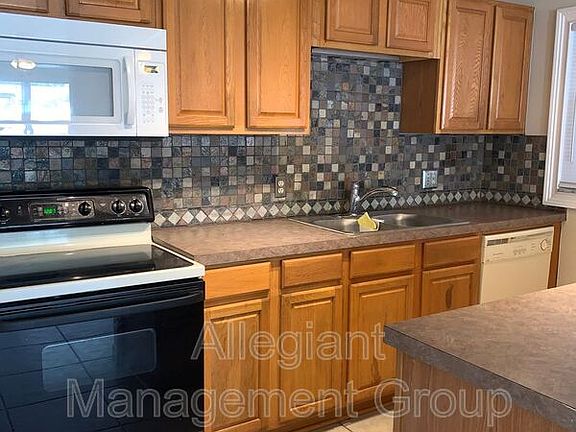 4th image of 1516 Brookside Ave
