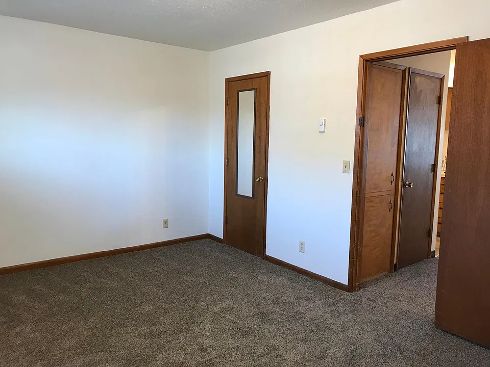 951 SW Church St #9
