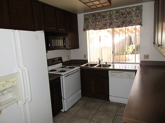 2nd image of 973 Valencia Ct