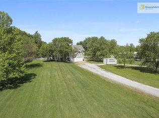23700 S Tanaine Ln, Peculiar, MO 64078