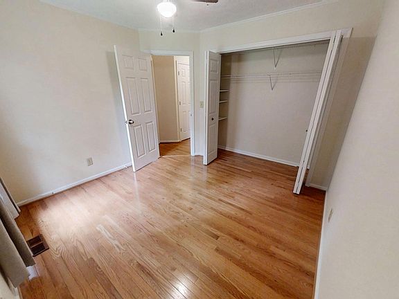 3rd image of 104 Penrith Ct