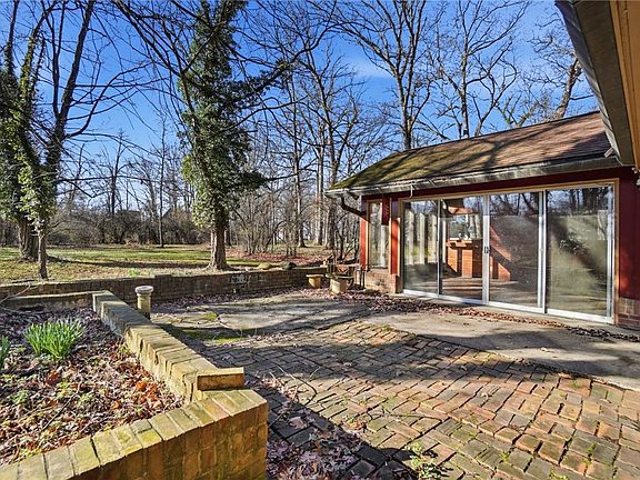 2nd image of 2438 Signal Hill Rd