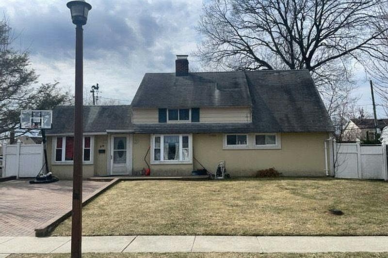 1st image of 38 Branch Ln