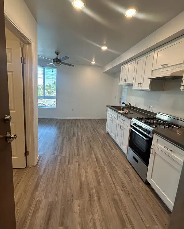 1 bed, 450 sqft, $1,650 — Photo 2