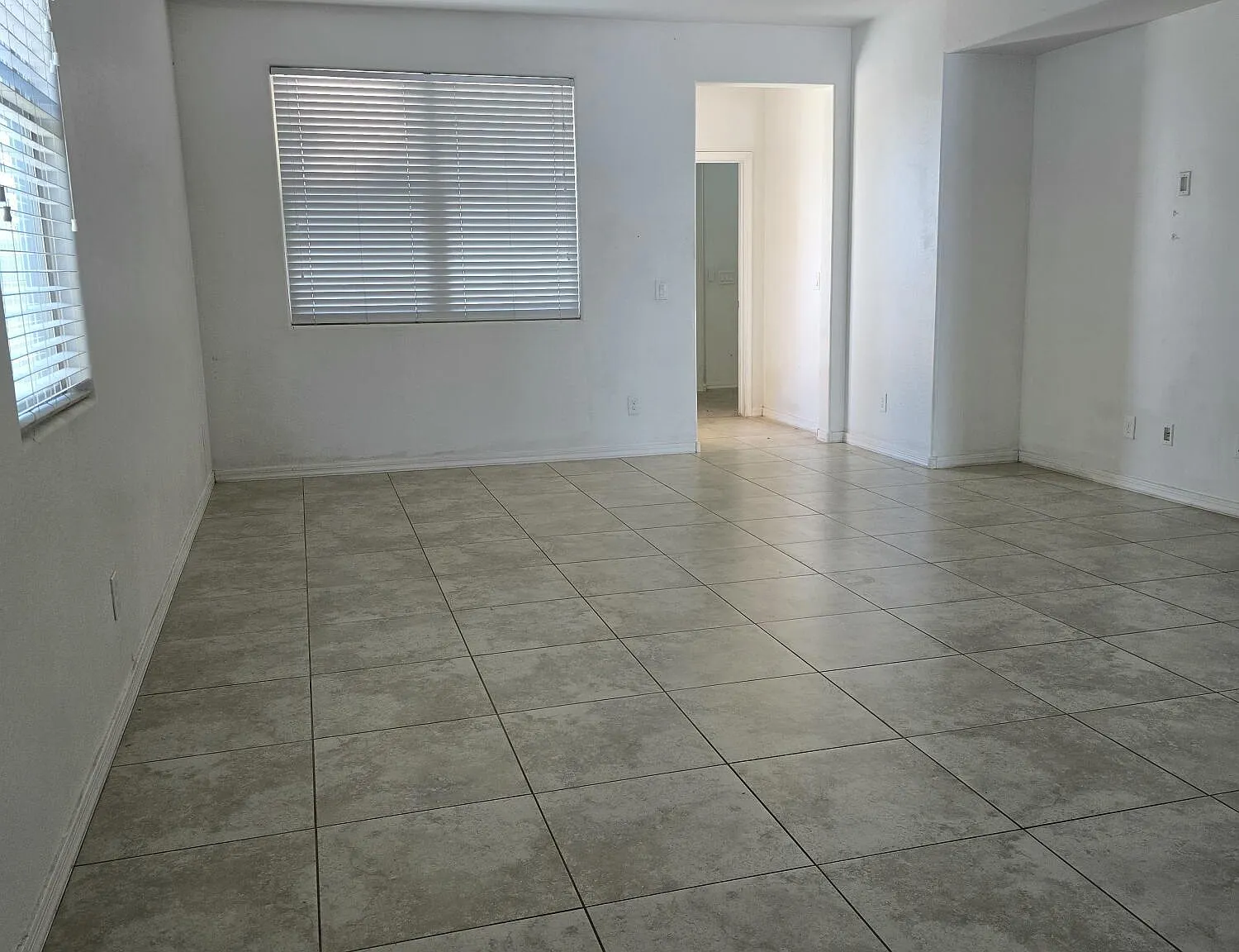 3 bed, 2.0 bath, 1785 sqft, $2,045 — Photo 3