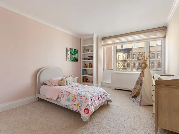 300 East 77th Street image 10 of 19