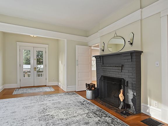 2nd image of 1819 Nob Hill Ave N