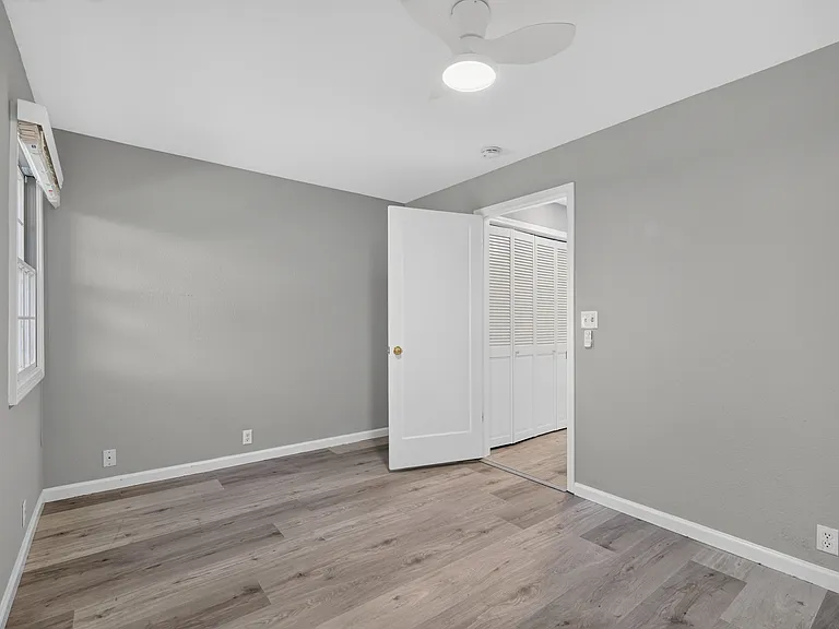 530 Irving Ave — Photo 21