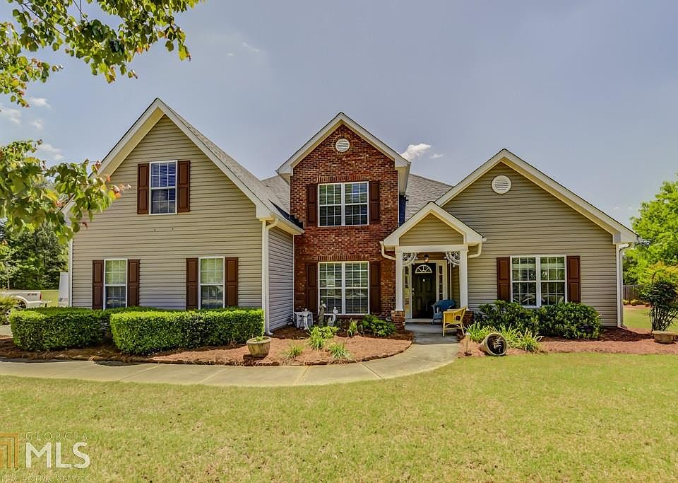1st image of 821 Winding Grove Ln