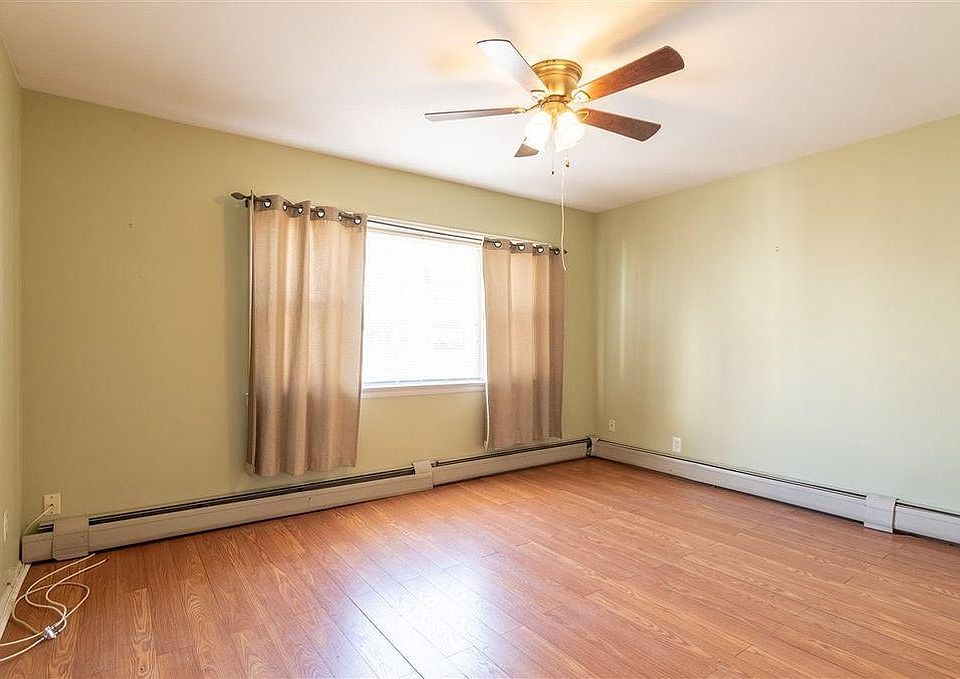 2nd image of 176 W 9th St