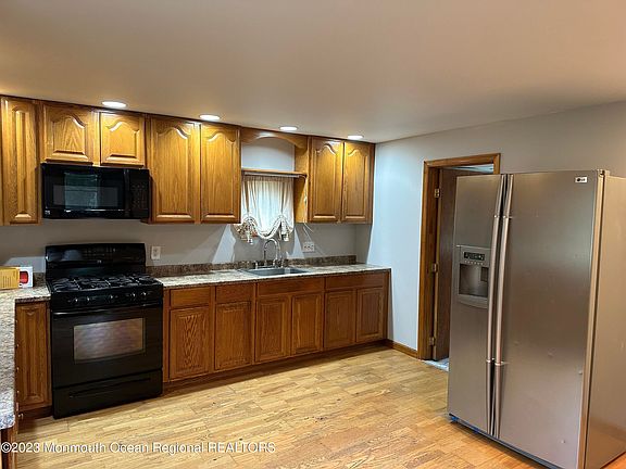 3rd image of 3153 Ridgeway Blvd