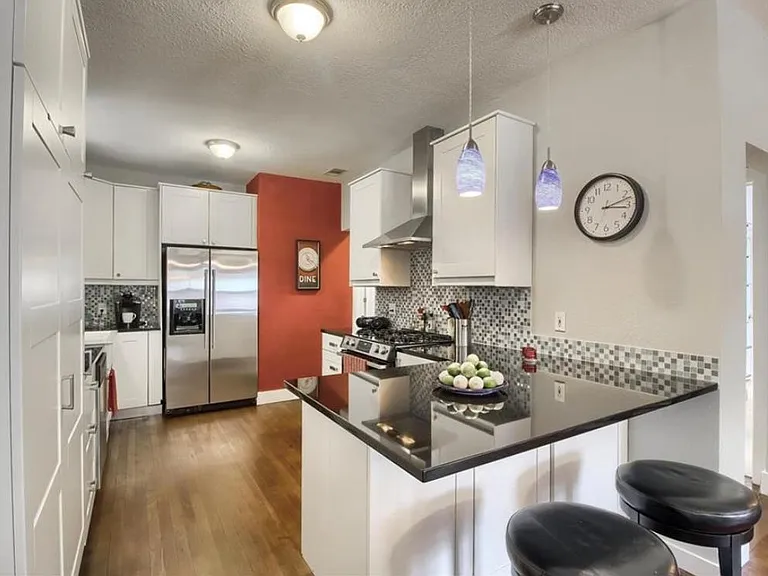 702 W North Loop Blvd — Photo 9