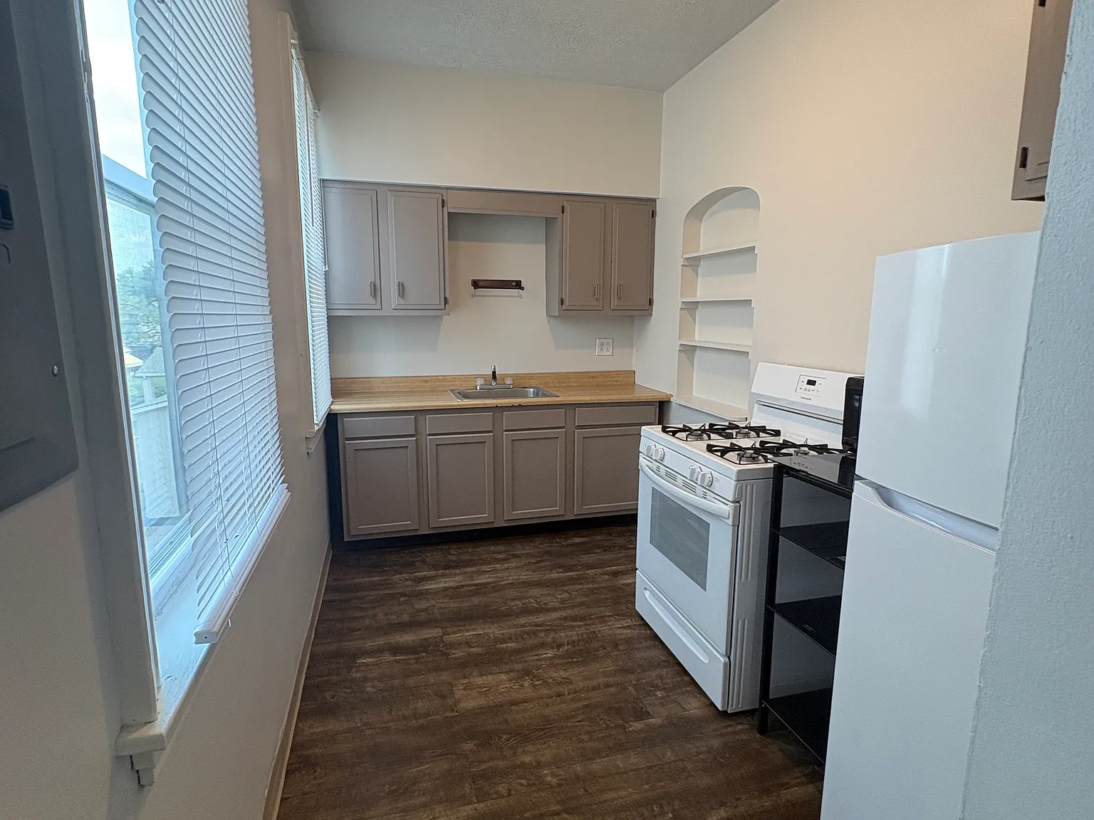 1 bed, $900 — Photo 1