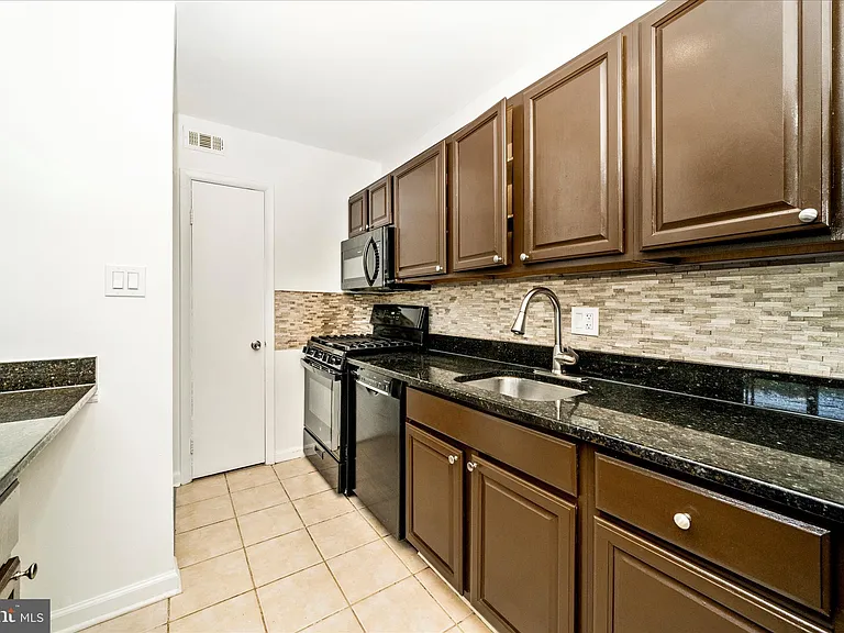12202 Braxfield Ct #16/228 — Photo 19