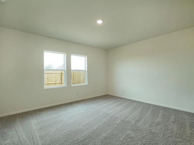 209 Stonebrook Dr — Photo 4