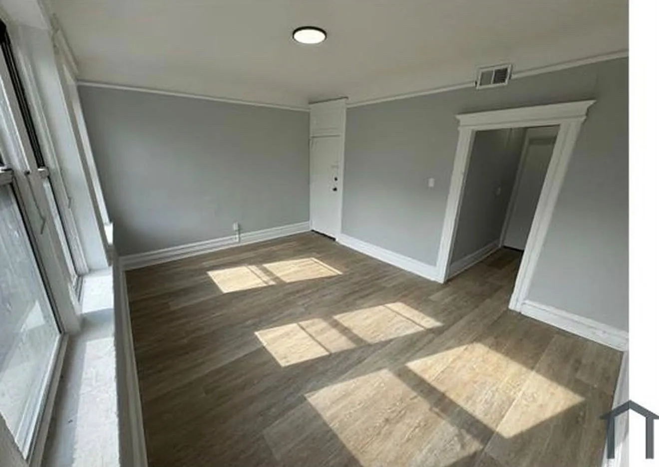 3 bed, $2,100 — Photo 3
