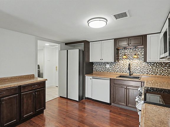 5th image of 3131 Fleur Dr #208&206