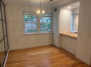 327 10th St SE, Washington, DC 20003