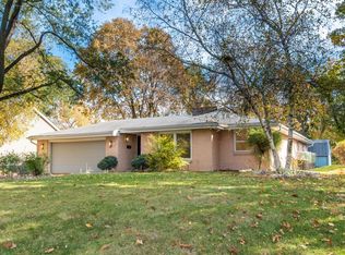 5616 N Milwaukee River Pkwy, Glendale, WI 53209