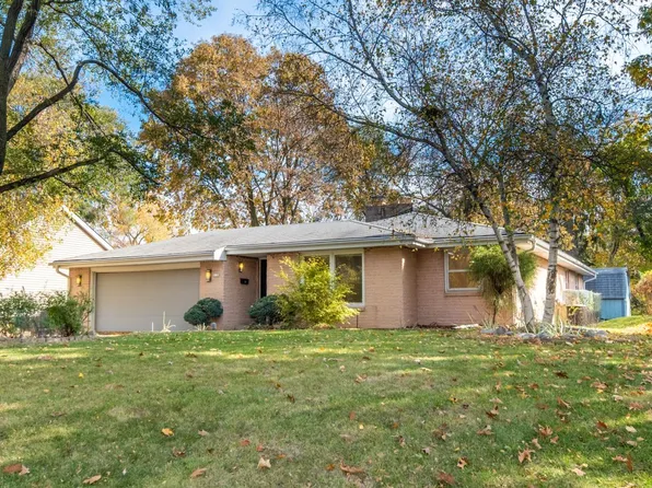 5616 North Milwaukee River PARKWAY, Glendale, WI 53209