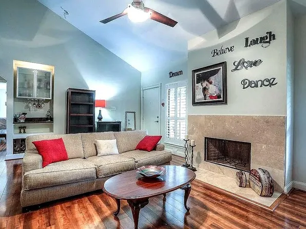1100 Augusta Dr APT 80, Houston, TX 77057