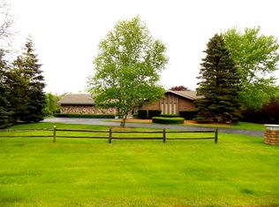 5N670 Rochefort Ln, Wayne, IL 60184