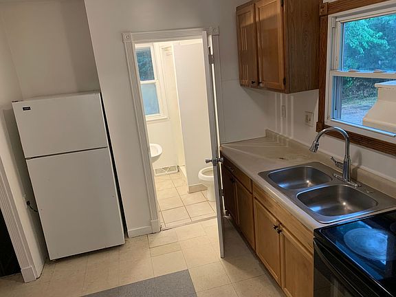 2nd image of 2108 N Underhill St