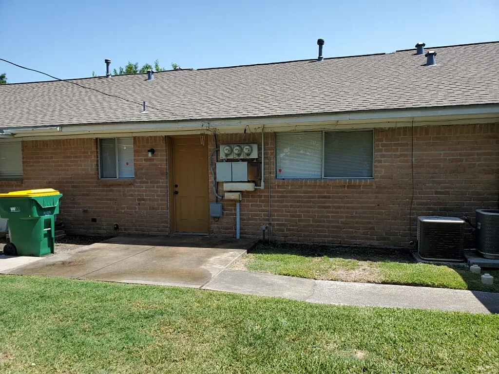 2 bed, 1.5 bath, 950 sqft, $1,275 — Photo 3