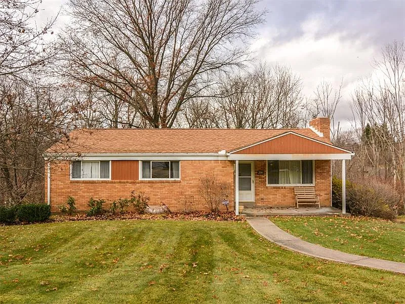 204 Indian Dr photo 1