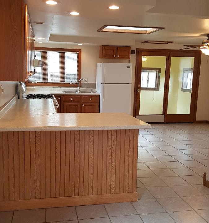 1st image of 1124 Park Ave