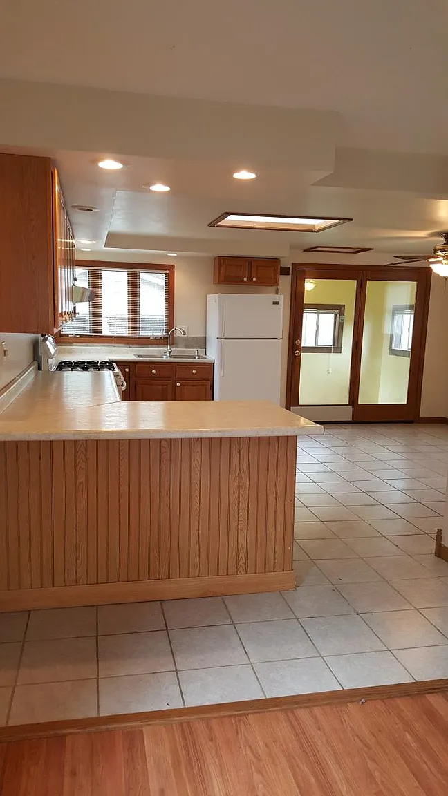 1124 Park Ave photo 1