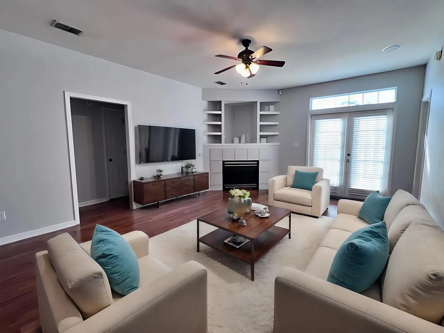 3 bed, 2.0 bath, 1483 sqft, $2,200 — Photo 2