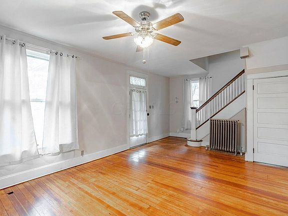 4th image of 827 Locust Ave