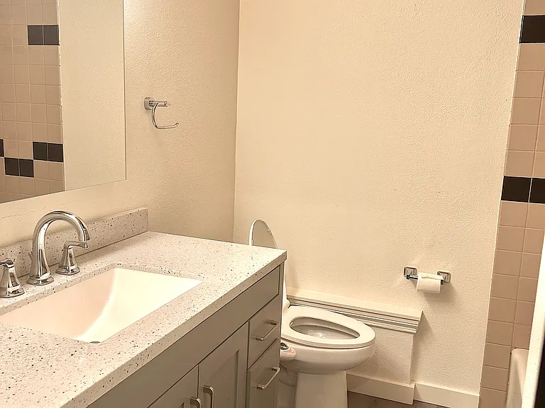 3618 Woodland Park Ave N #6 — Photo 6