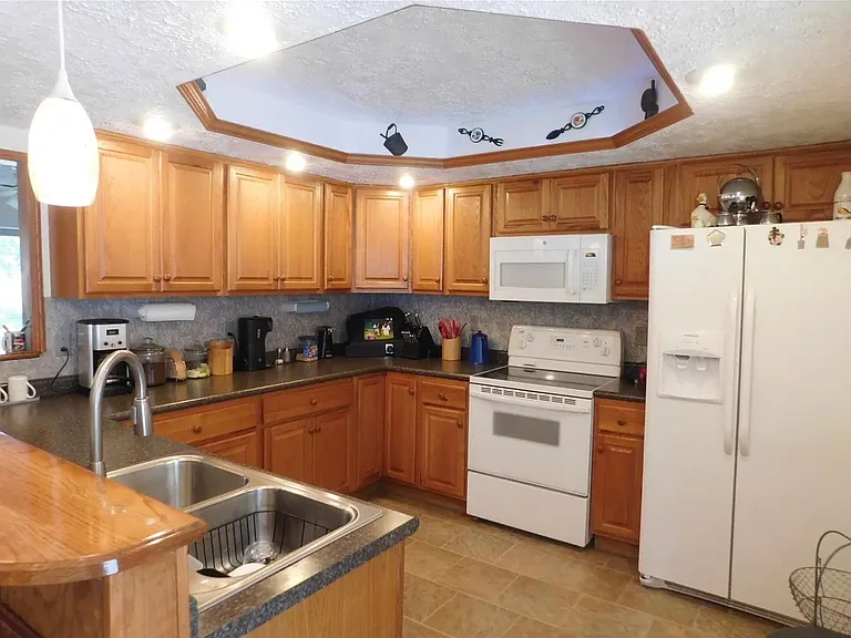 642 Jackson Ave — Photo 6