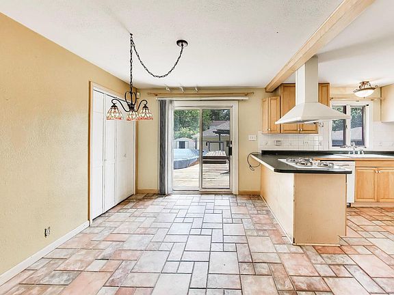 5th image of 518 N William St