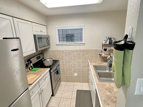3rd image of 1610 E Side Dr APT A