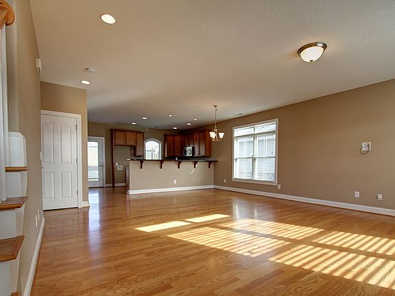 2nd image of 907 Kentwood Dr
