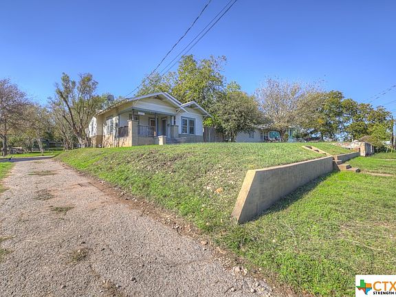 2nd image of 822 S Castell Ave