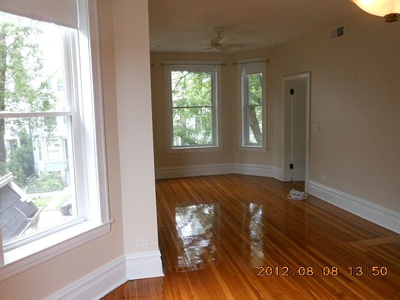 4th image of 3747 N Kenmore Ave #3